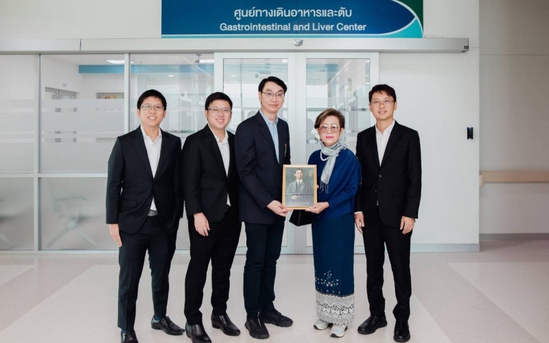 Donates 200,000 Baht to Support Research and Help Patients at the Gastrointestinal and Liver Unit, Siriraj Hospital